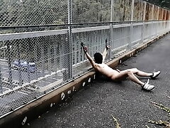 たけひとの露出02　昼間の歩道橋で全裸で