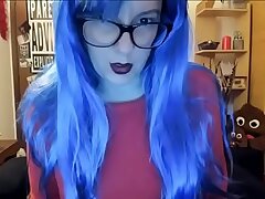 La tua ragazza ama giocare con i videogiochi ed usare grossi cazzi neri