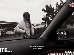 Schlanke blonde deutsche Milf mit kleinen Titten beim &ouml_ffentlichen Sextreffen