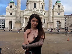 Extreme flashing in Vienna - DOLLSCULT