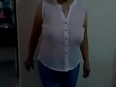 como se le mueven las tetas a mi esposa