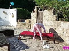 muscle man cums hands free in shiny tights