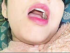 I gave complete satisfaction to my step sister'_s pussy when she called me to romance in her bedroom.